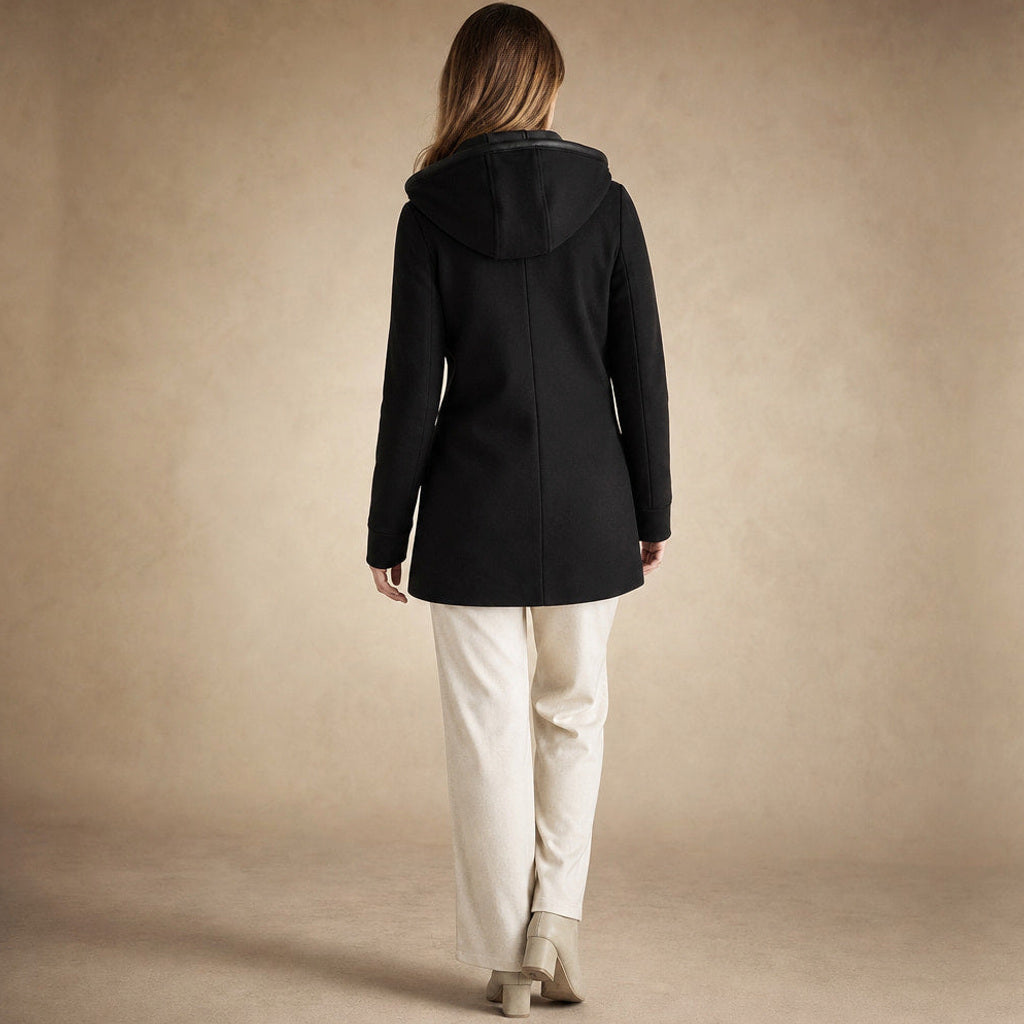 Nadine | Winterjacke mit Kapuze und Leopardenmuster Schwarz – Gesamtlook