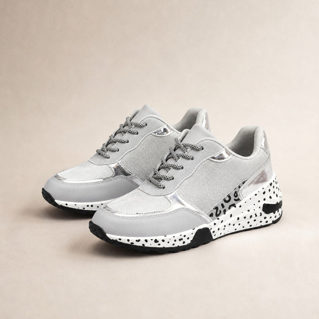 Natascha | Plateau Sneaker mit Metallic-Panels Silber – Produktfoto