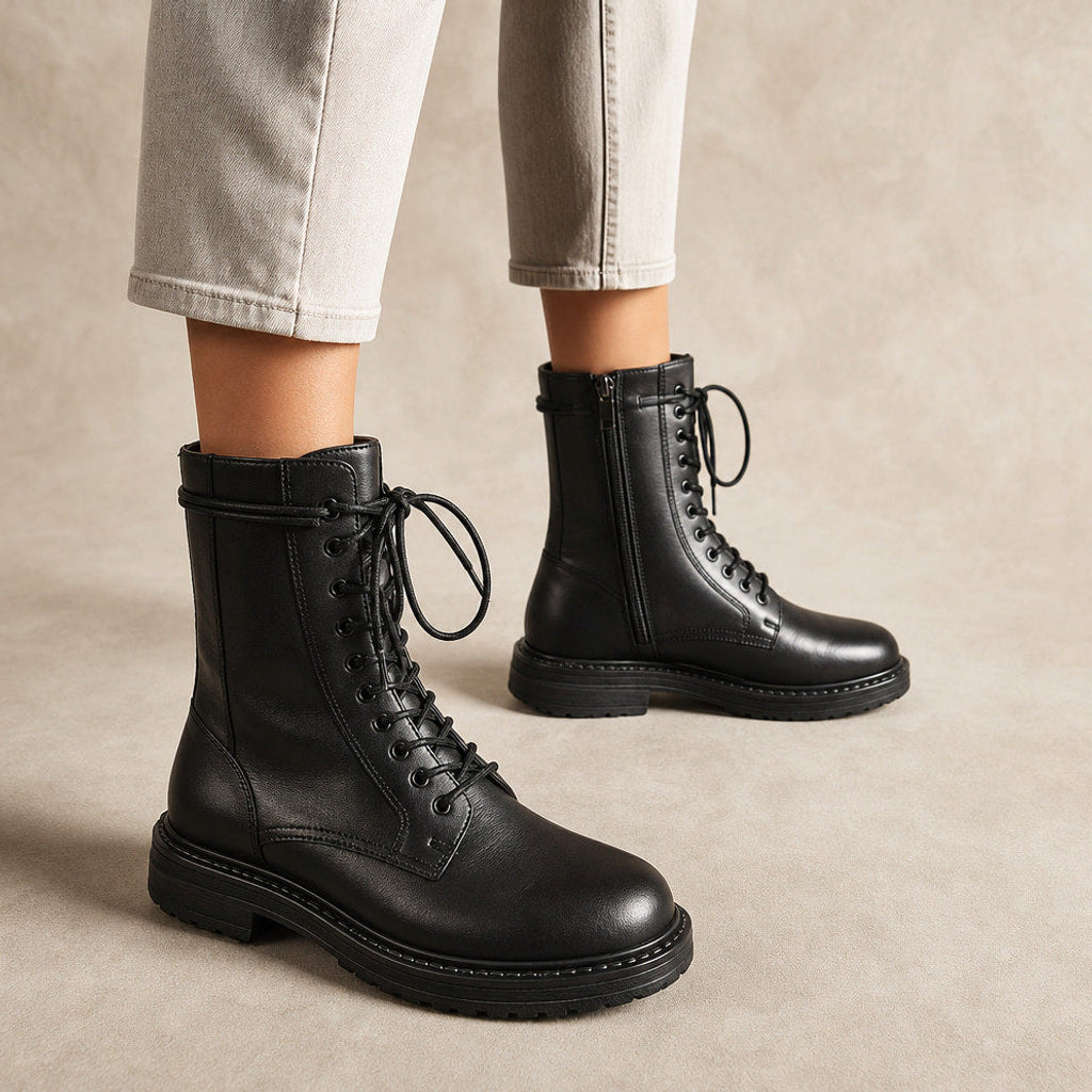Notburga | Chelsea Boots Schwarz mit strukturiertem Schaft – Premium Editorial