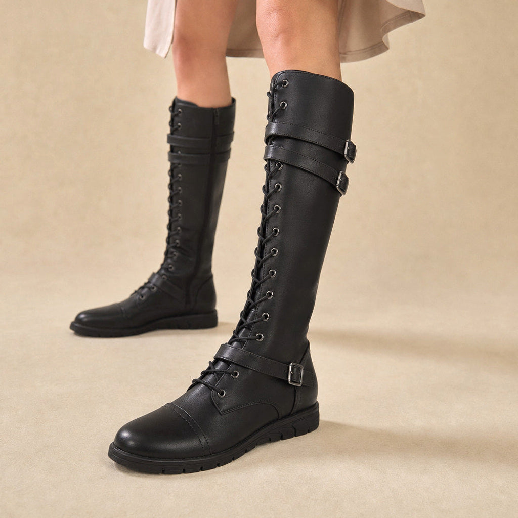 Odilia | Kniehohe Stiefel mit Plateausohle in Schwarz – Premium Editorial