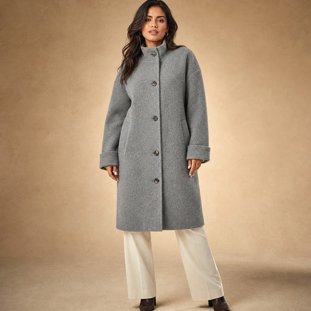 Ofka | Lange Winterjacke mit schmalem Schnitt in Grau – Premium Editorial