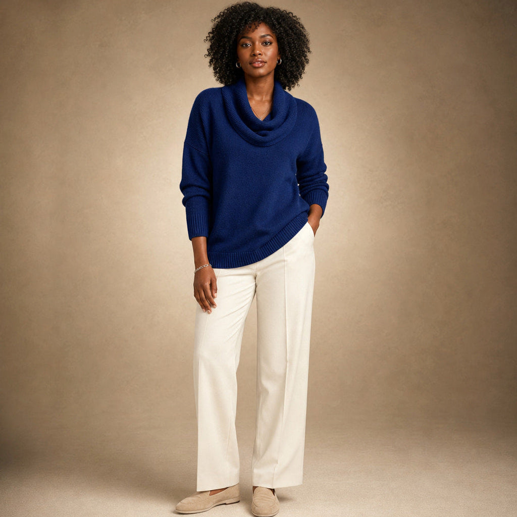 Olesha | Rollkragenpullover mit Wasserfallkragen in Marineblau / Blau – Premium Editorial
