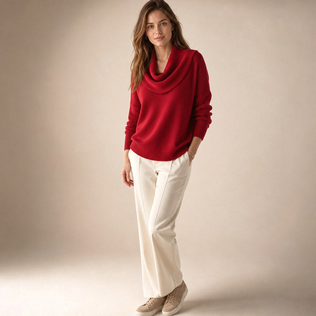 Ragintraud | Rollkragenpullover mit drapiertem Kragen Rot – Seitenansicht