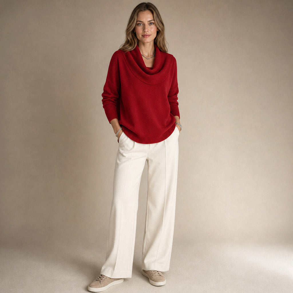 Ragintraud | Rollkragenpullover mit drapiertem Kragen Rot – Gesamtlook