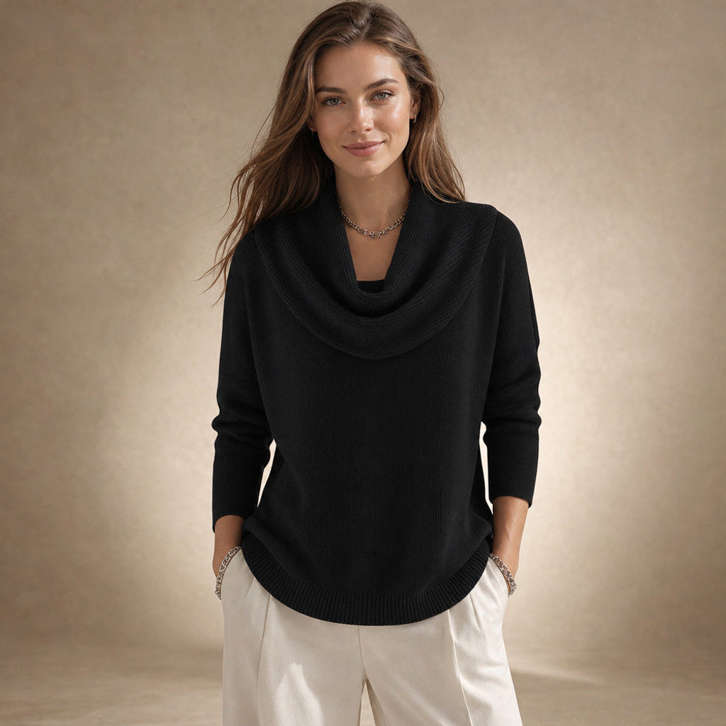 Ragintraud | Rollkragenpullover mit drapiertem Kragen in Schwarz – Premium Editorial