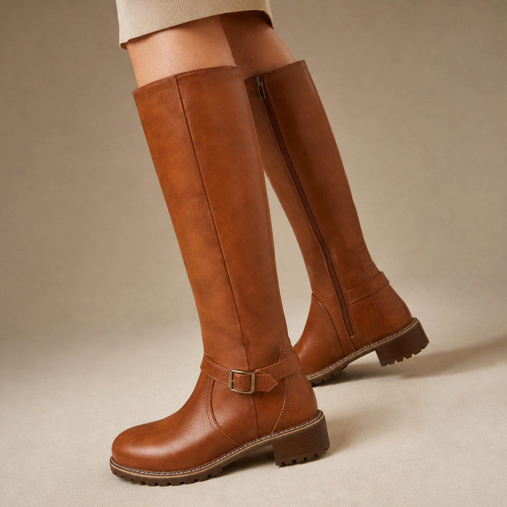 Raika | Chelsea Boots mit hohem Schaft und Seitenzip in Hellbraun – Premium Editorial