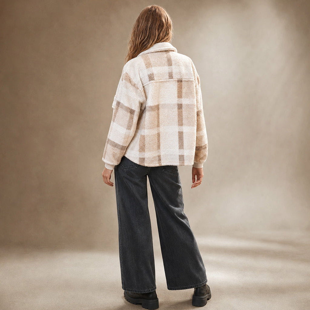 Rainhild | Samtjacke mit Karomuster und Stehkragen Weiß Weiß – Gesamtlook