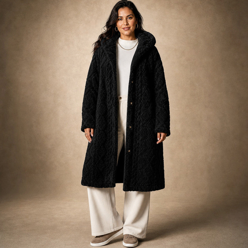 Ramhilde | Wollmantel mit Kapuze und Argyle-Jacquard in Schwarz – Premium Editorial