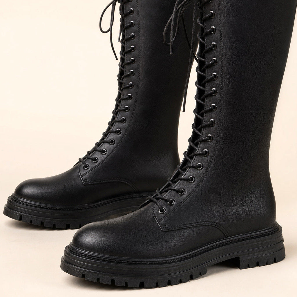 Ramtraud | Overknee Stiefel mit Plateausohle und Schnürung – Produktfoto