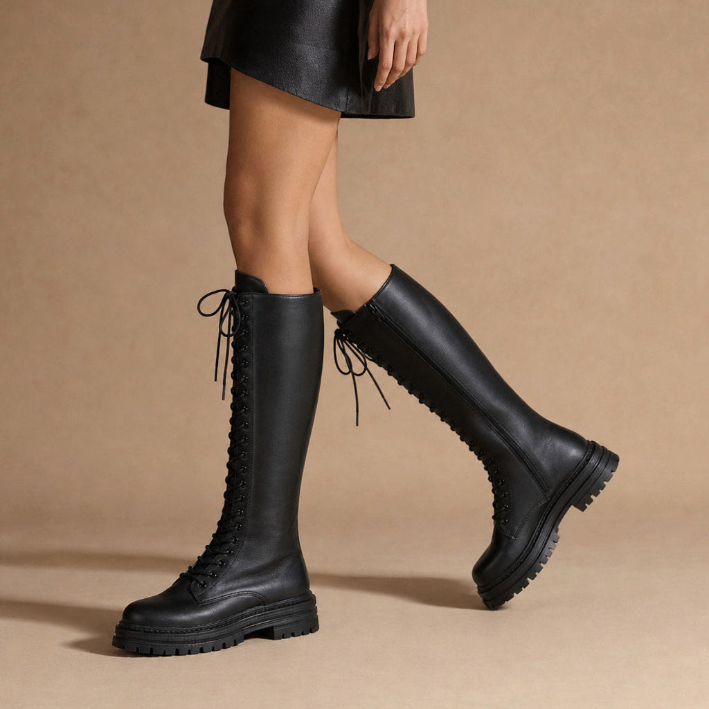 Ramtraud | Overknee Stiefel mit Plateausohle und Schnürung – Produktfoto
