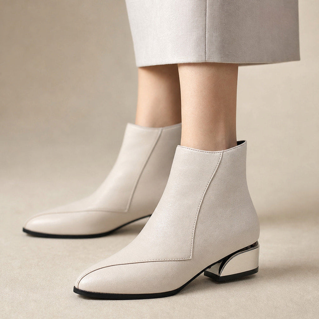Recka | Stiefeletten mit spitzer Kappe und Blockabsatz Elfenbein – Produktfoto