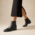 Recka | Stiefeletten mit spitzer Kappe und Blockabsatz Schwarz – Produktfoto