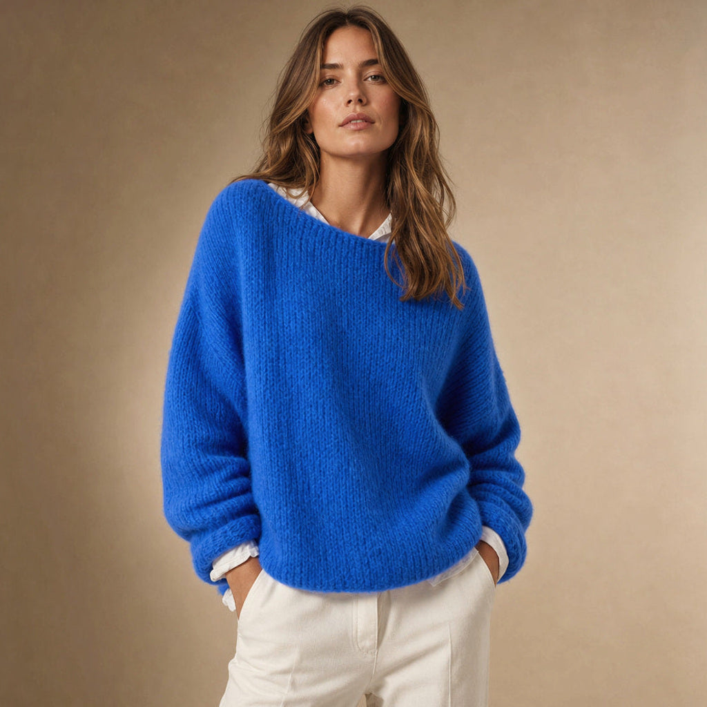 Regindis | Oversized Strickpullover mit Fallschulter in Blau – Premium Editorial