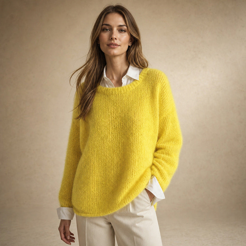 Regindis | Oversized Strickpullover mit Fallschulter in Gelb – Premium Editorial