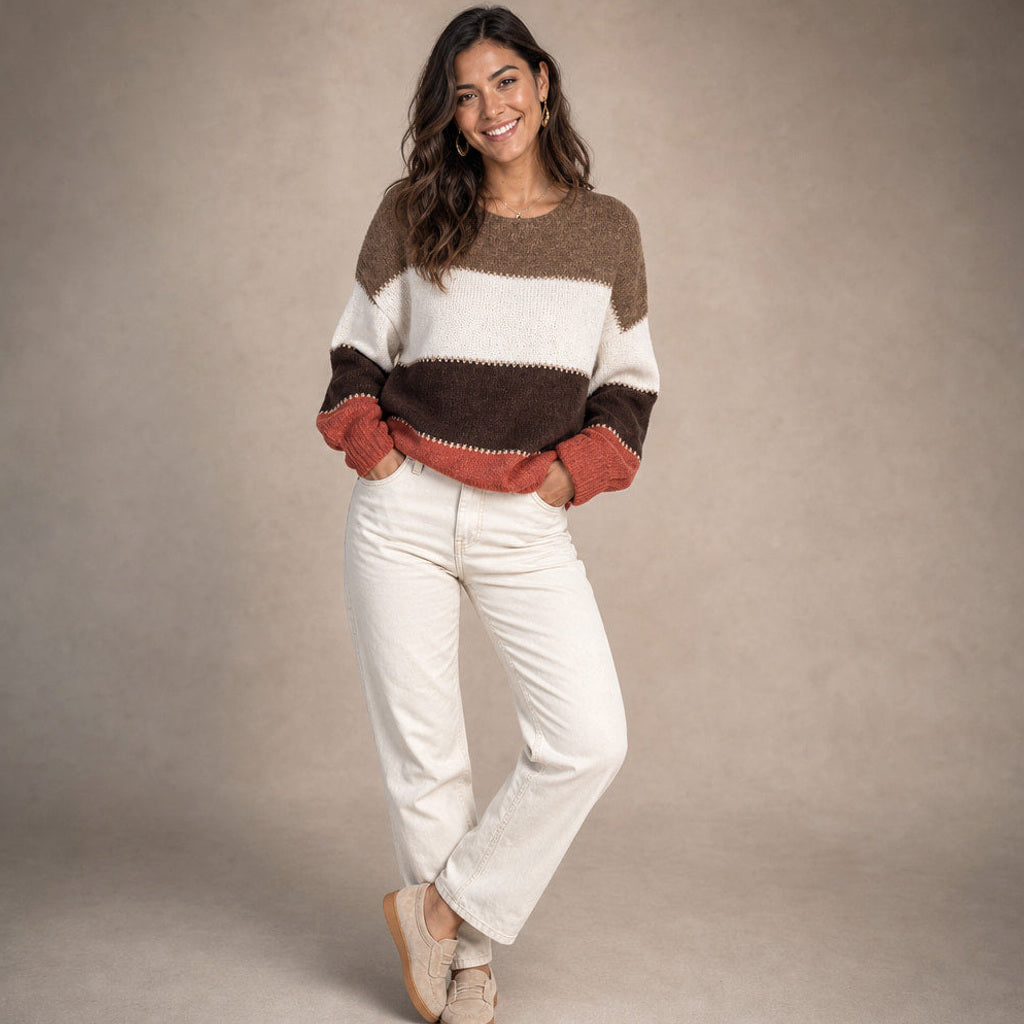 Reinelde | Colourblock-Pullover mit Rundhalsausschnitt in Brown Rust – Premium Editorial