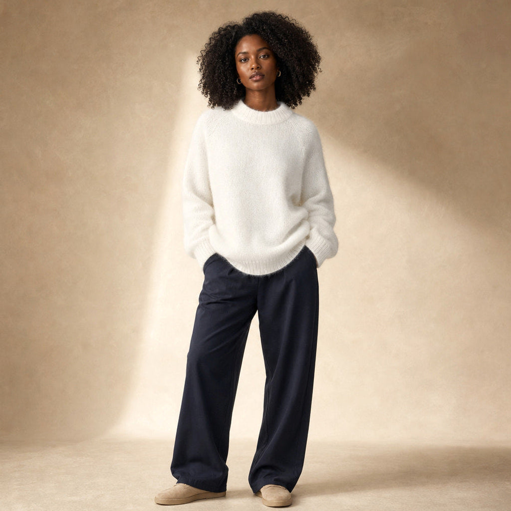 Reinhilde | Flauschstrick-Pullover mit Raglanärmeln in Weiß – Premium Editorial