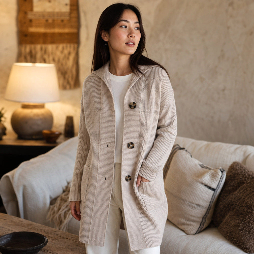 Reinhilt | Lange Strickjacke mit Zierknöpfen – Produktfoto
