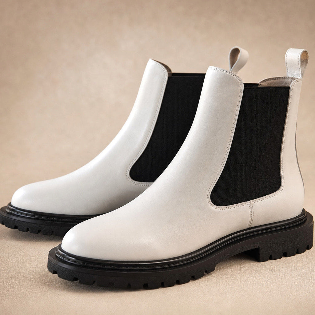 Riechelde | Chelsea Boots Schwarz mit Kontrasteinsatz – Stoff- und Detailaufnahme