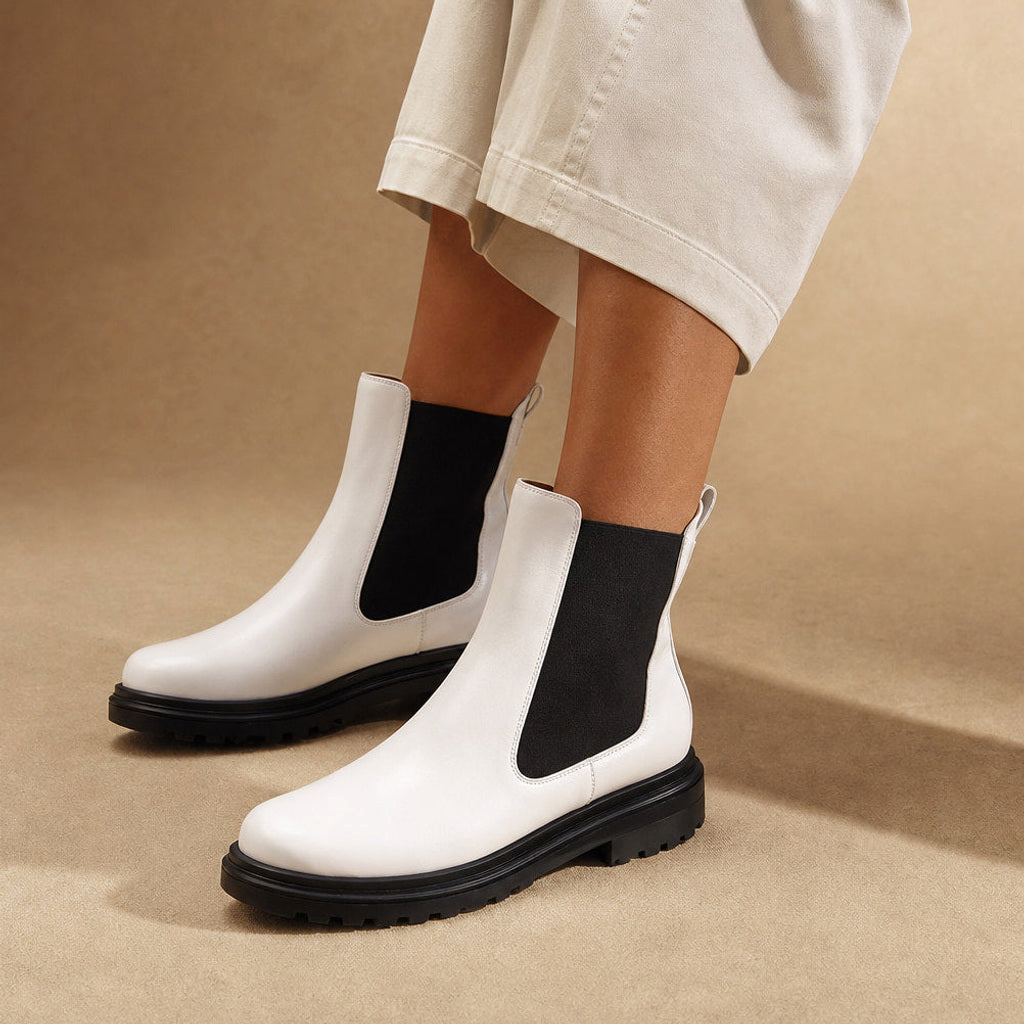 Riechelde | Chelsea Boots Schwarz mit Kontrasteinsatz – Premium Editorial