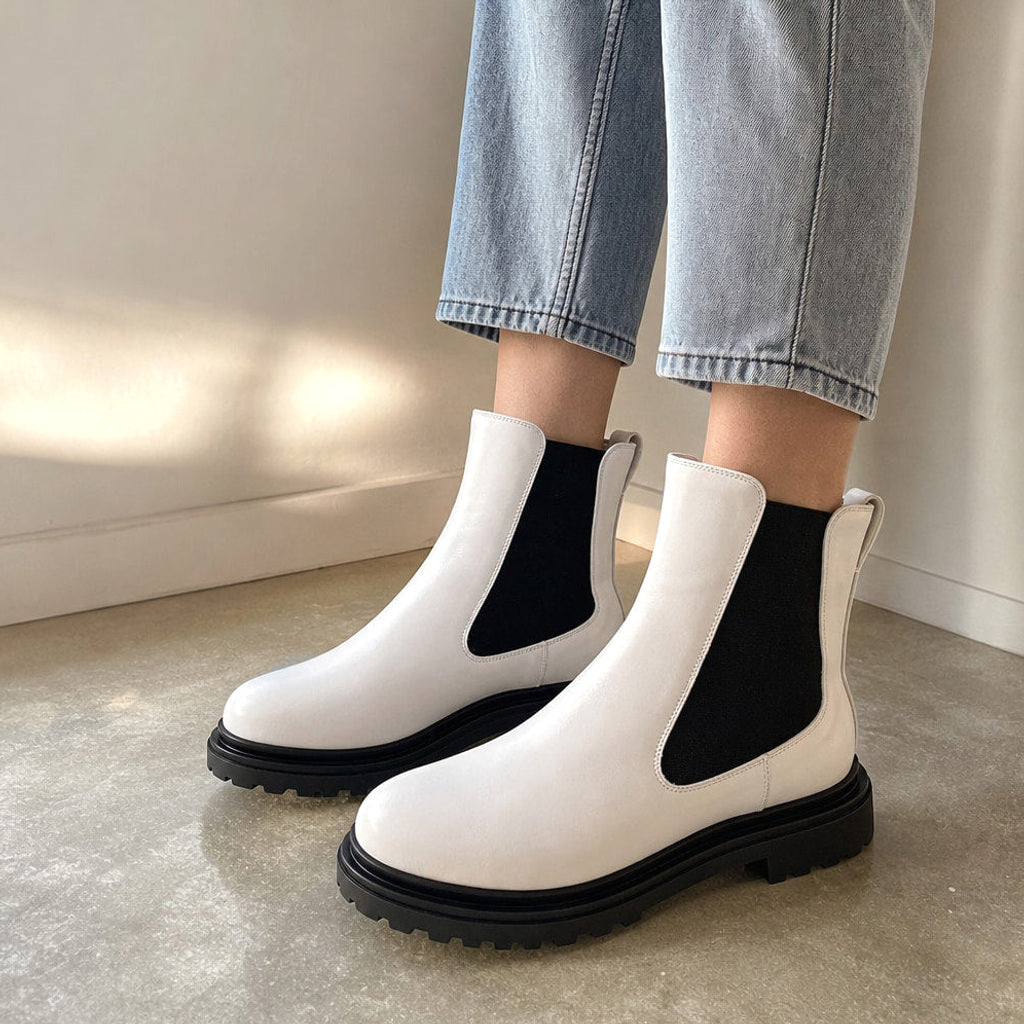 Riechelde | Chelsea Boots Schwarz mit Kontrasteinsatz – Produktfoto