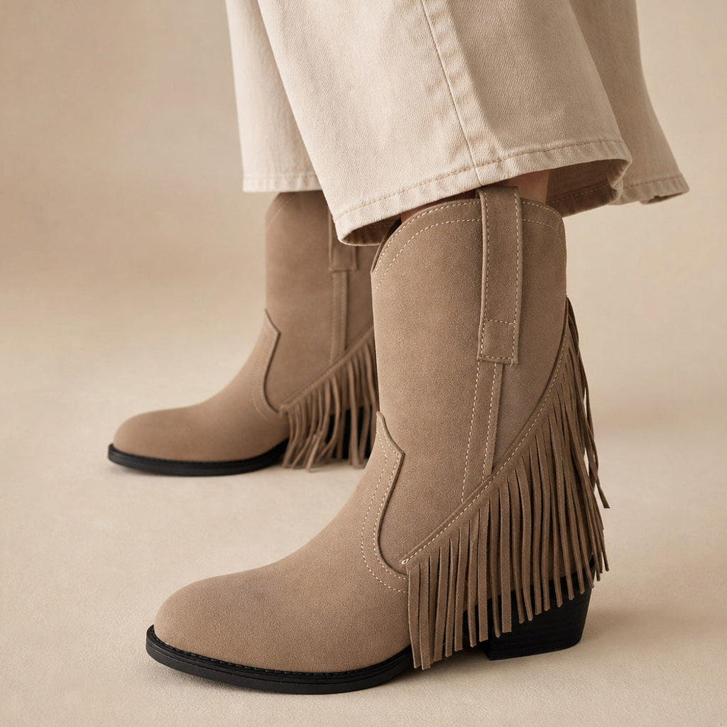 Rigelinde | Cowboystiefel mit Fransen und weitem Schaft Beige – Produktfoto