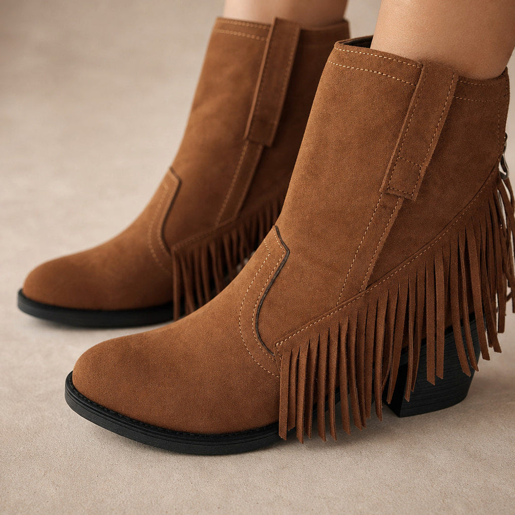 Rigelinde | Cowboystiefel mit Fransen und weitem Schaft Braun – Stoff- und Detailaufnahme