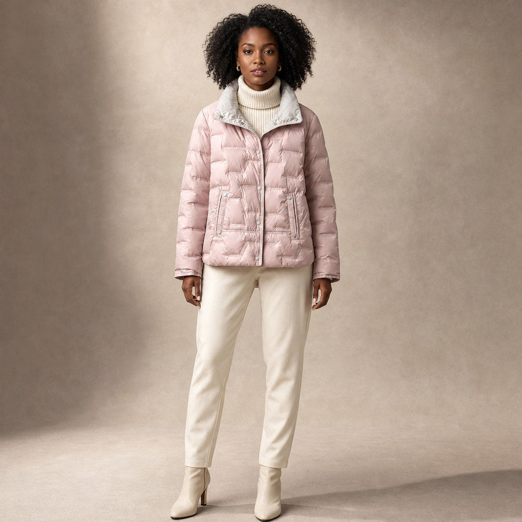 Rosamunde | Steppjacke mit Stehkragen und schmalem Schnitt in Pink – Premium Editorial