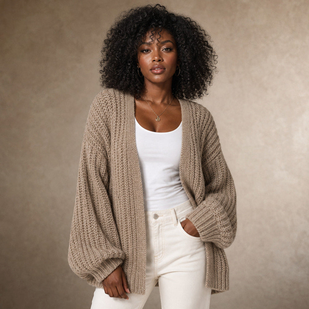 Roswitha | Strickjacke mit Laternenärmeln offene Front in Khaki – Premium Editorial