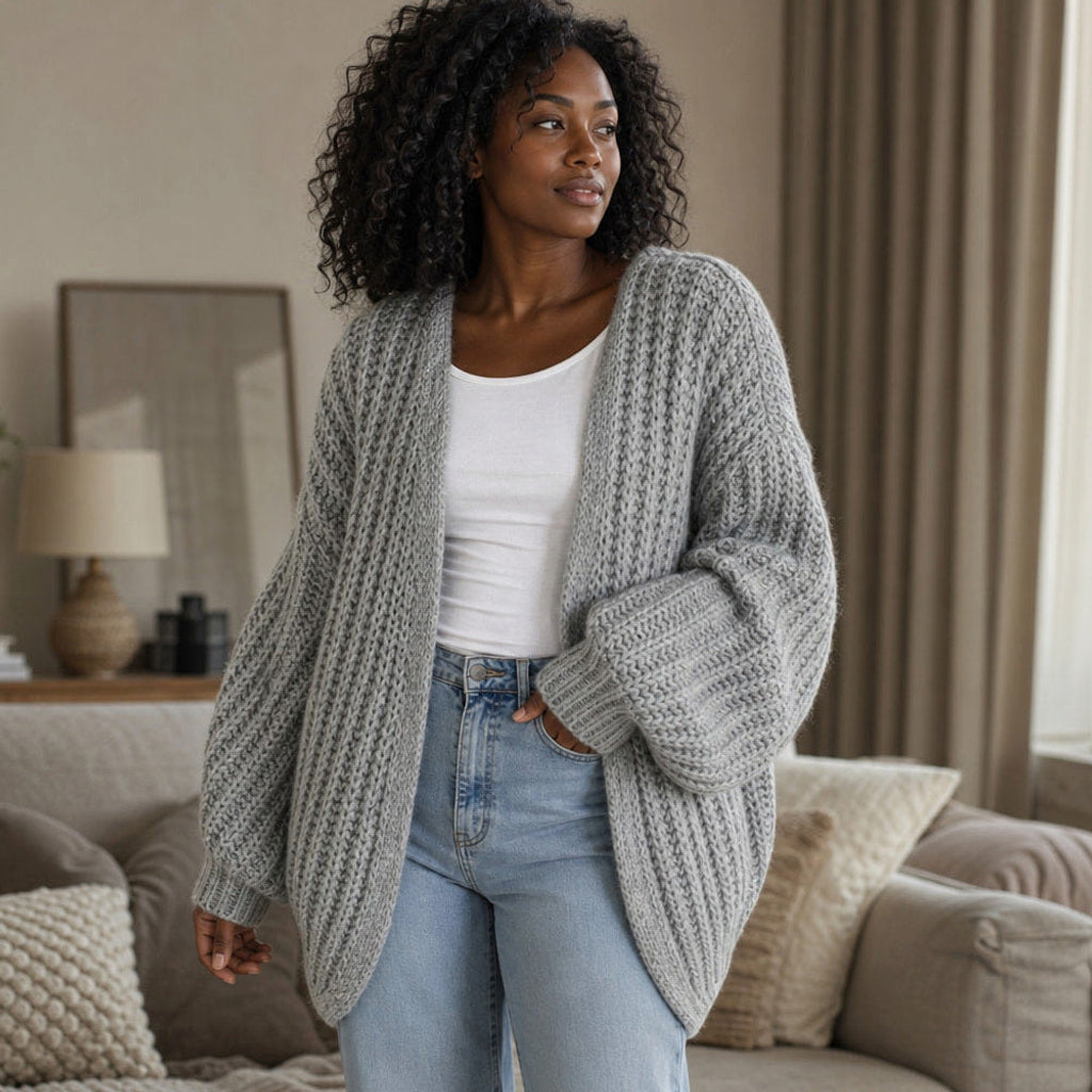 Roswitha | Strickjacke mit Laternenärmeln offene Front – Gestyltes Editorial-Foto