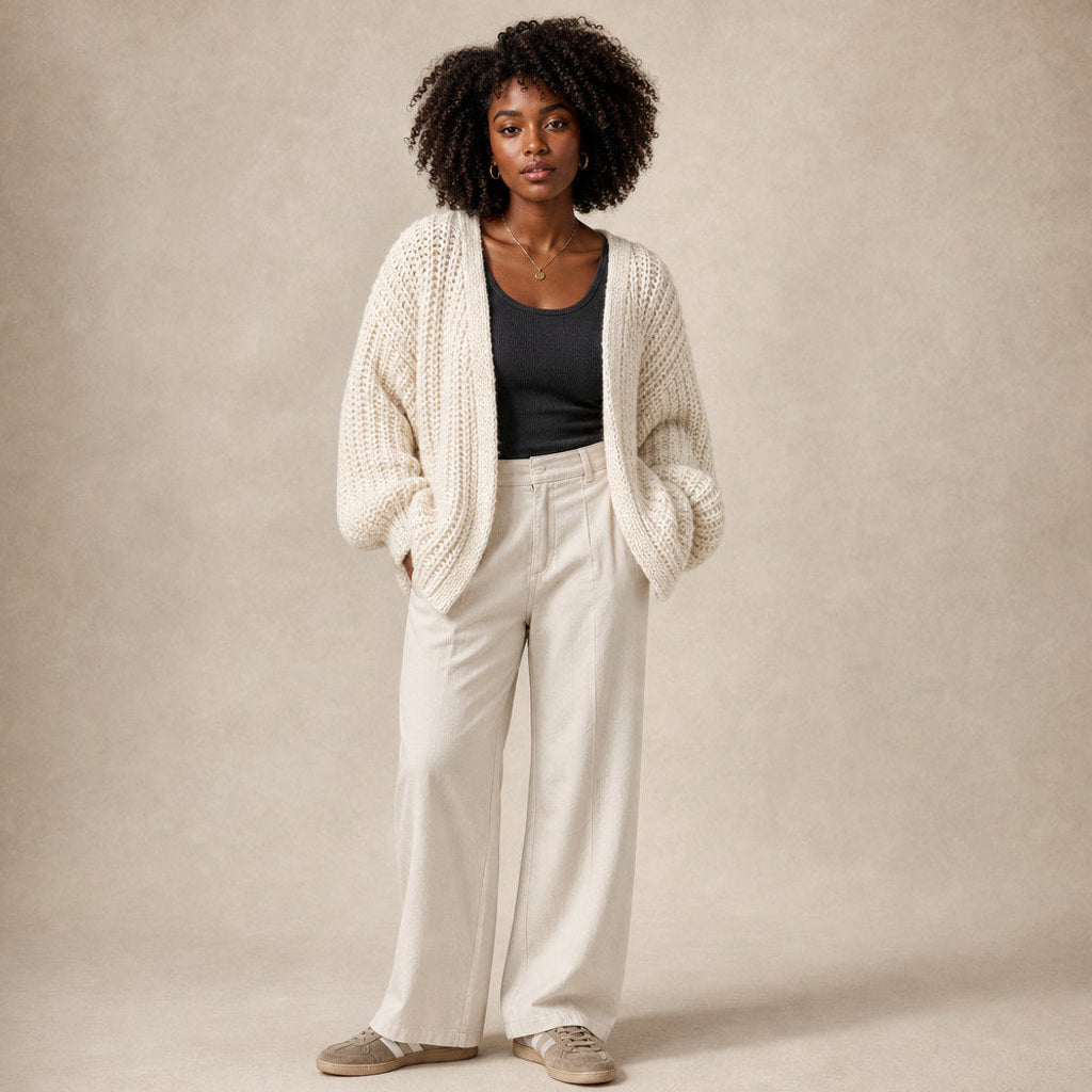 Roswitha | Strickjacke mit Laternenärmeln offene Front in Weiß – Premium Editorial