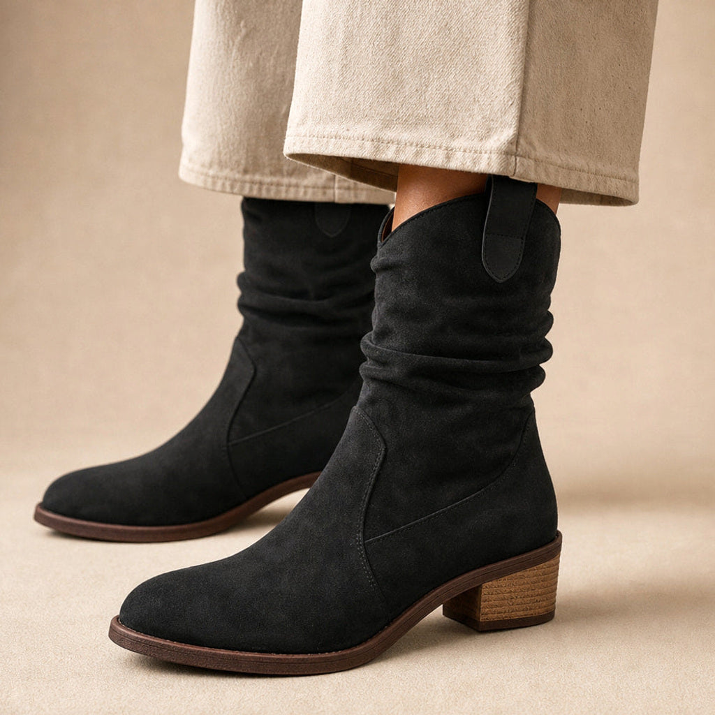 Rurika | Chelsea Boots mit Blockabsatz Mid-Calf in Schwarz – Premium Editorial