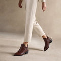 Sieghild | Chelsea Boots mit spitzer Zehenform und Sternnieten Braun – Produktfoto