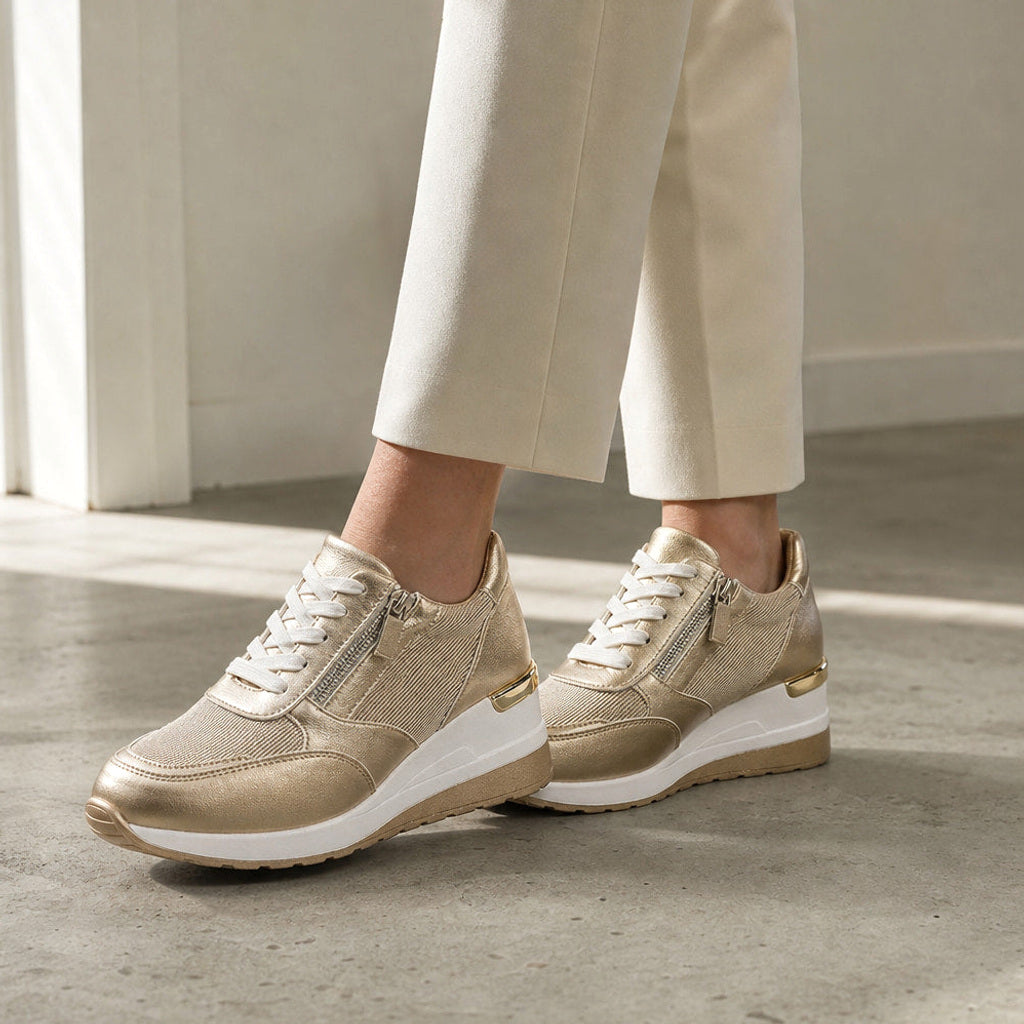 Sieghilde | Plateau Sneaker mit Keilsohle und Seitenzip – Produktfoto