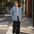 Sieglinde | Jeansjacke Oversized mit klassischem Kragen Denim – Gestyltes Editorial-Foto