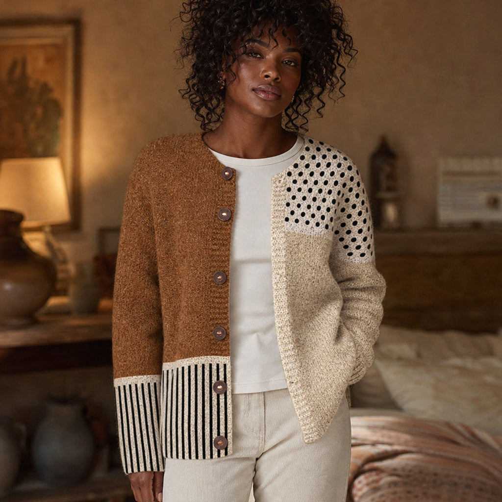 Sofie | Strickjacke im Patchwork mit offener Front – Gestyltes Editorial-Foto