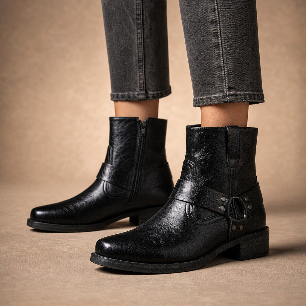 Solvike | Chelsea Boots aus Leder mit Vintage-Finish in Schwarz – Premium Editorial