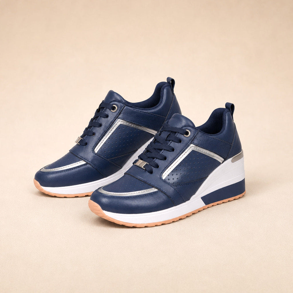 Sulamith | Sneaker mit verstecktem Keilabsatz in Blau – Premium Editorial