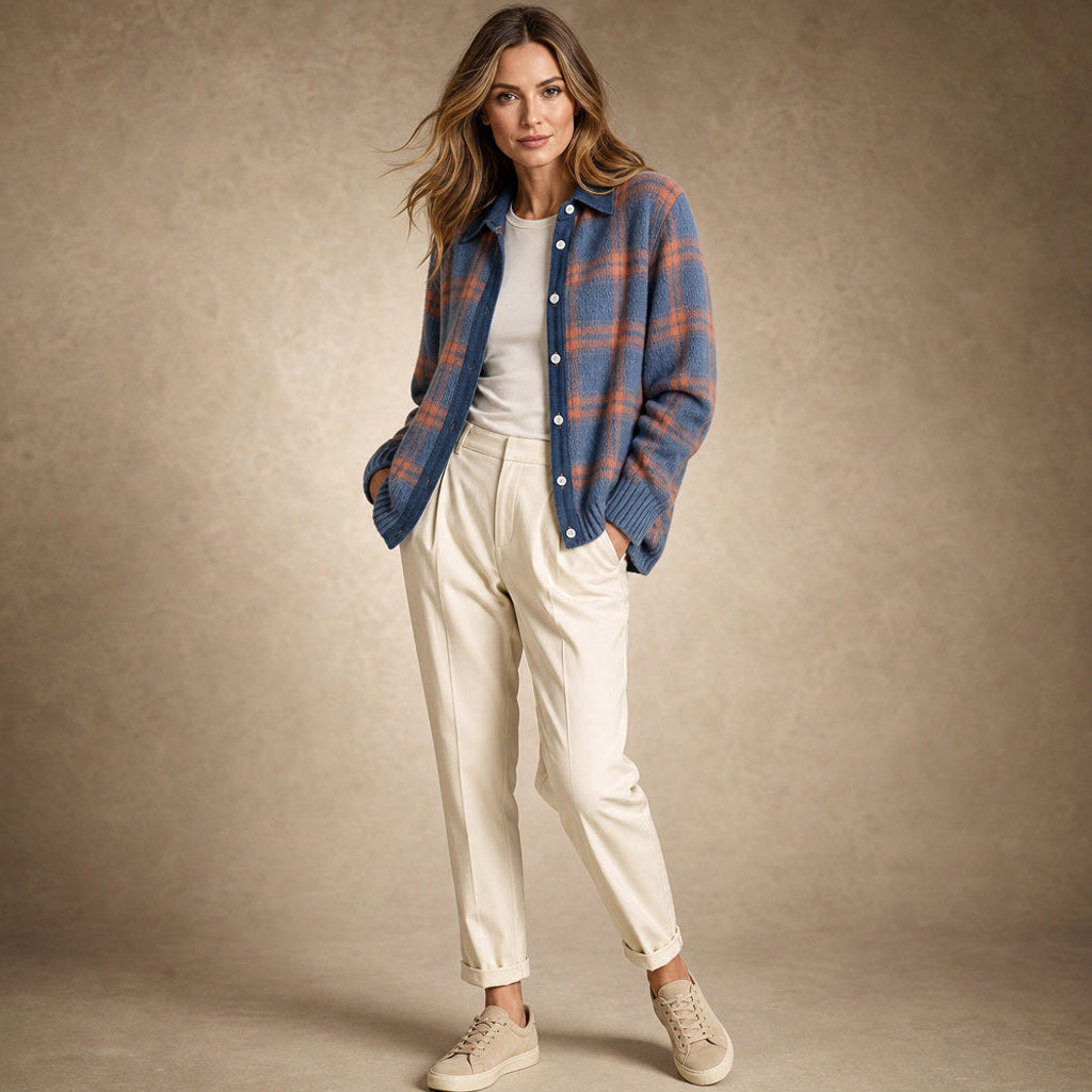 Thunhild | Lange Strickjacke mit Ripp-Abschluss Blau – Seitenansicht