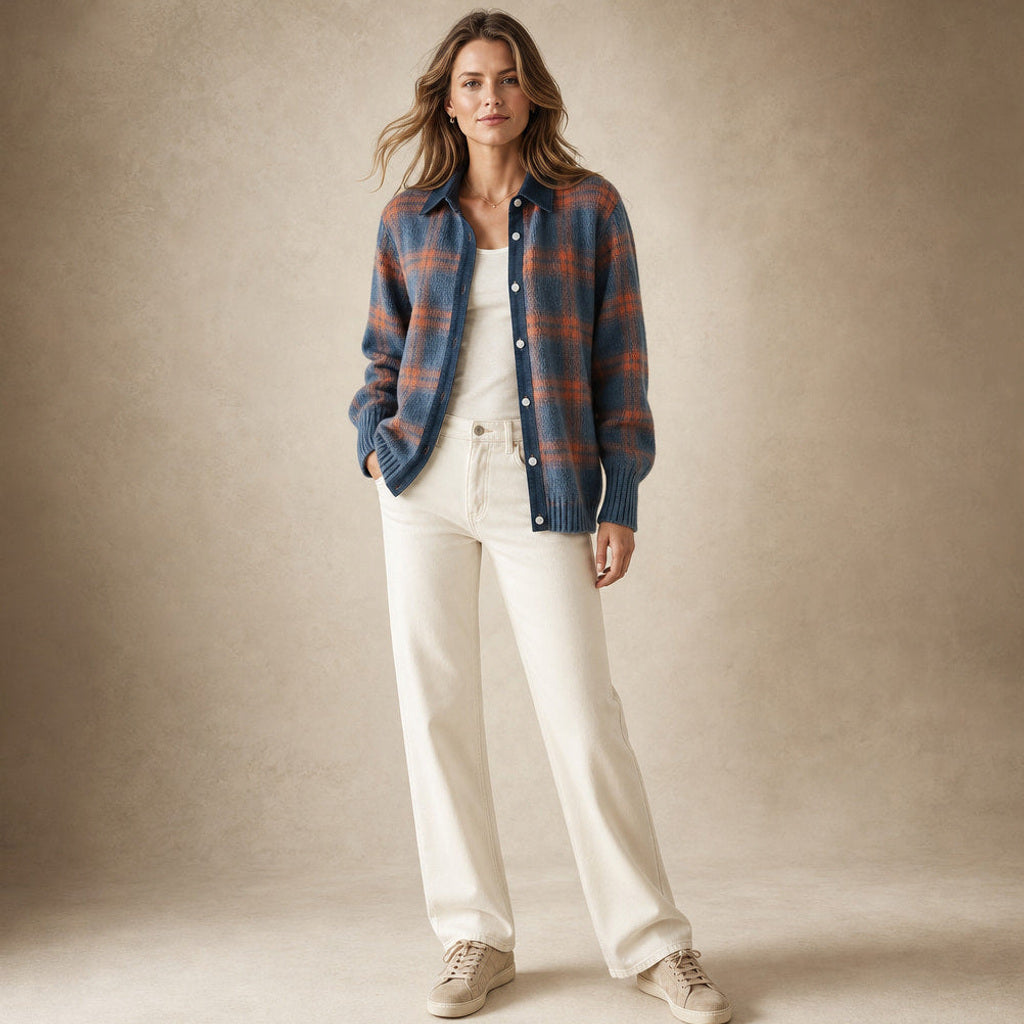 Thunhild | Lange Strickjacke mit Ripp-Abschluss Blau – Gesamtlook