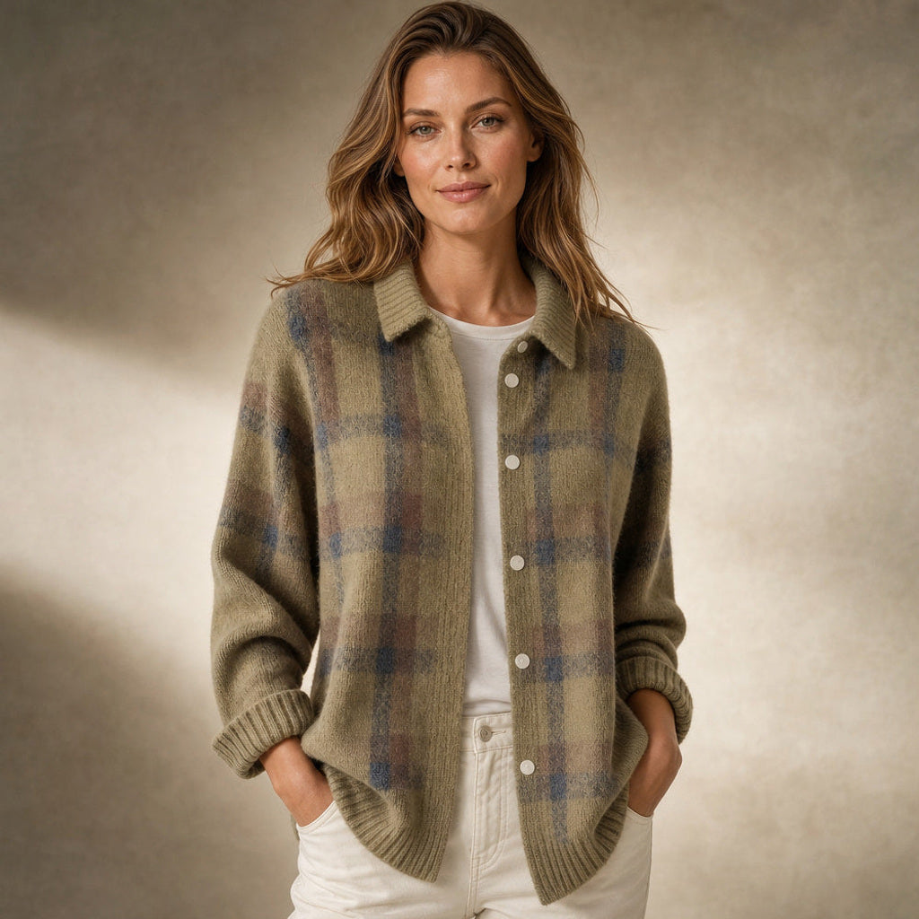 Thunhild | Lange Strickjacke mit Ripp-Abschluss in Braun – Premium Editorial