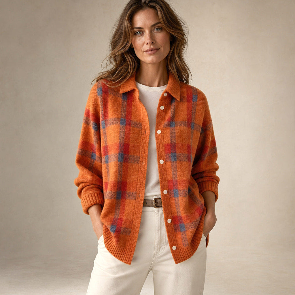 Thunhild | Lange Strickjacke mit Ripp-Abschluss in Orange – Premium Editorial