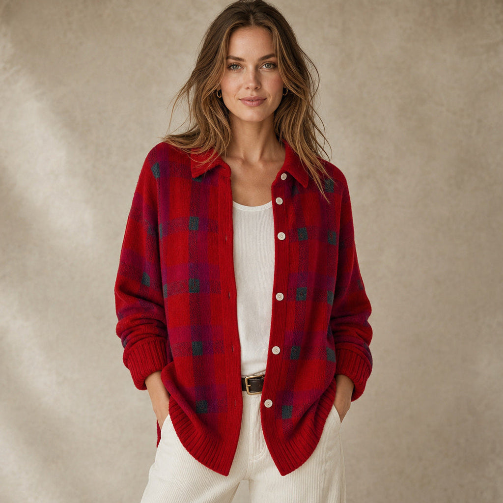 Thunhild | Lange Strickjacke mit Ripp-Abschluss in Rot – Premium Editorial