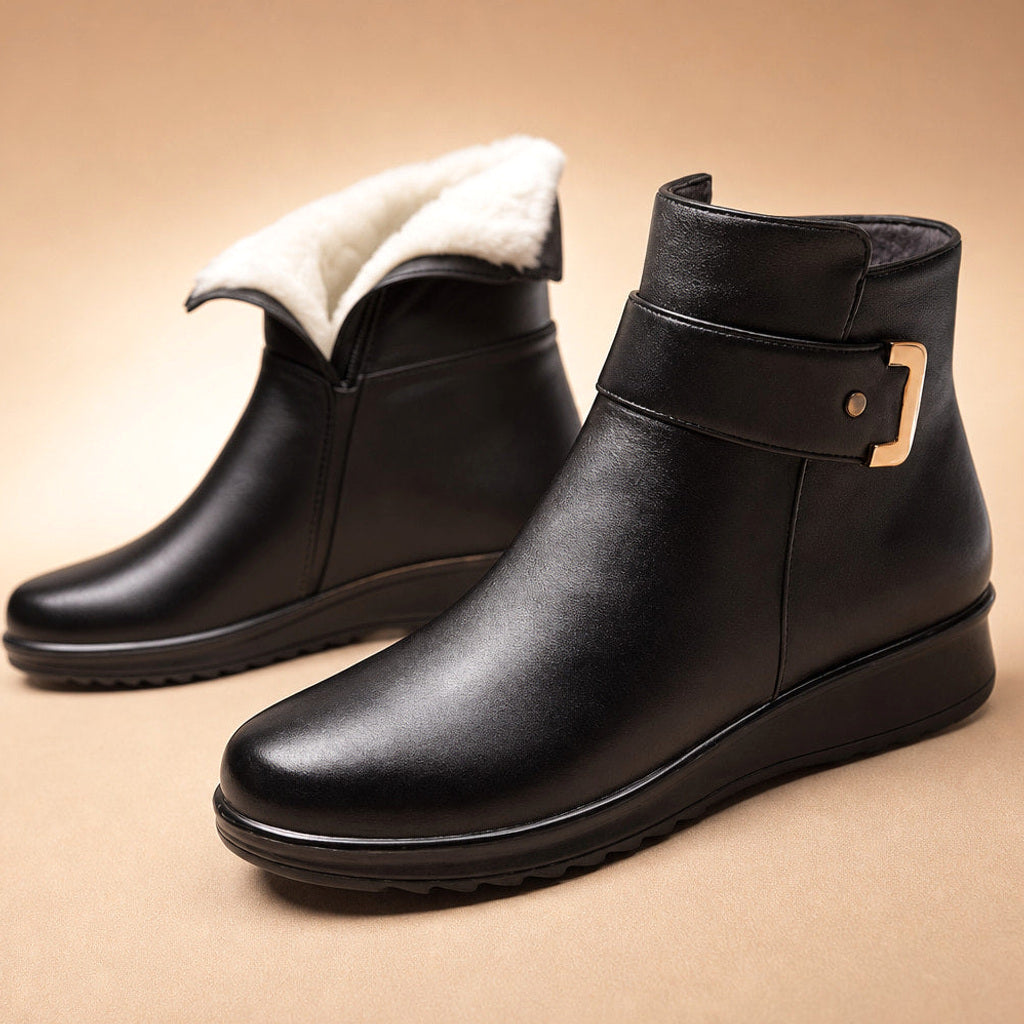 Trudgard | Chelsea Boots mit Schnalle und Fleecefutter Schwarz Schwarz – Stoff- und Detailaufnahme