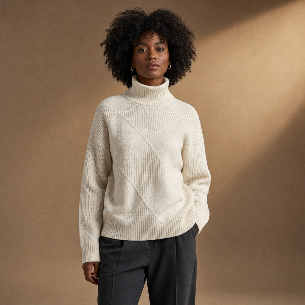 Trudgunde | Strickpullover mit Rautenmuster Merinomischung in Perlweiß – Premium Editorial