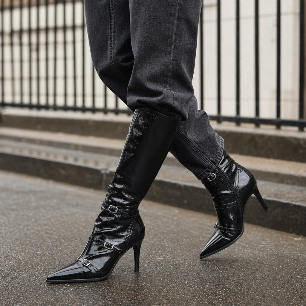 Tusnelda | Chelsea Boots wadenhoch mit Fleecefutter Schwarz – Gestyltes Editorial-Foto