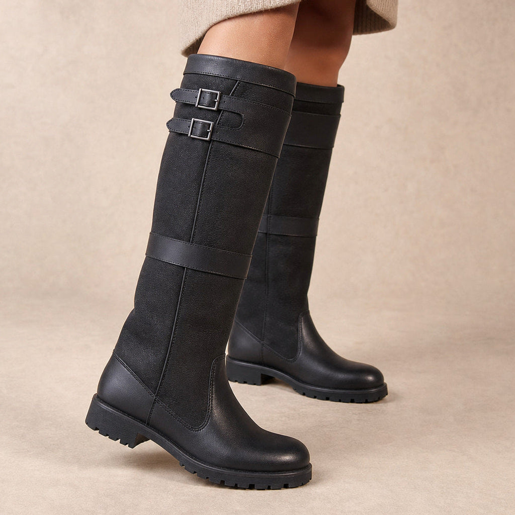 Ursule | Overknee Stiefel mit Doppelschnalle in Schwarz – Premium Editorial