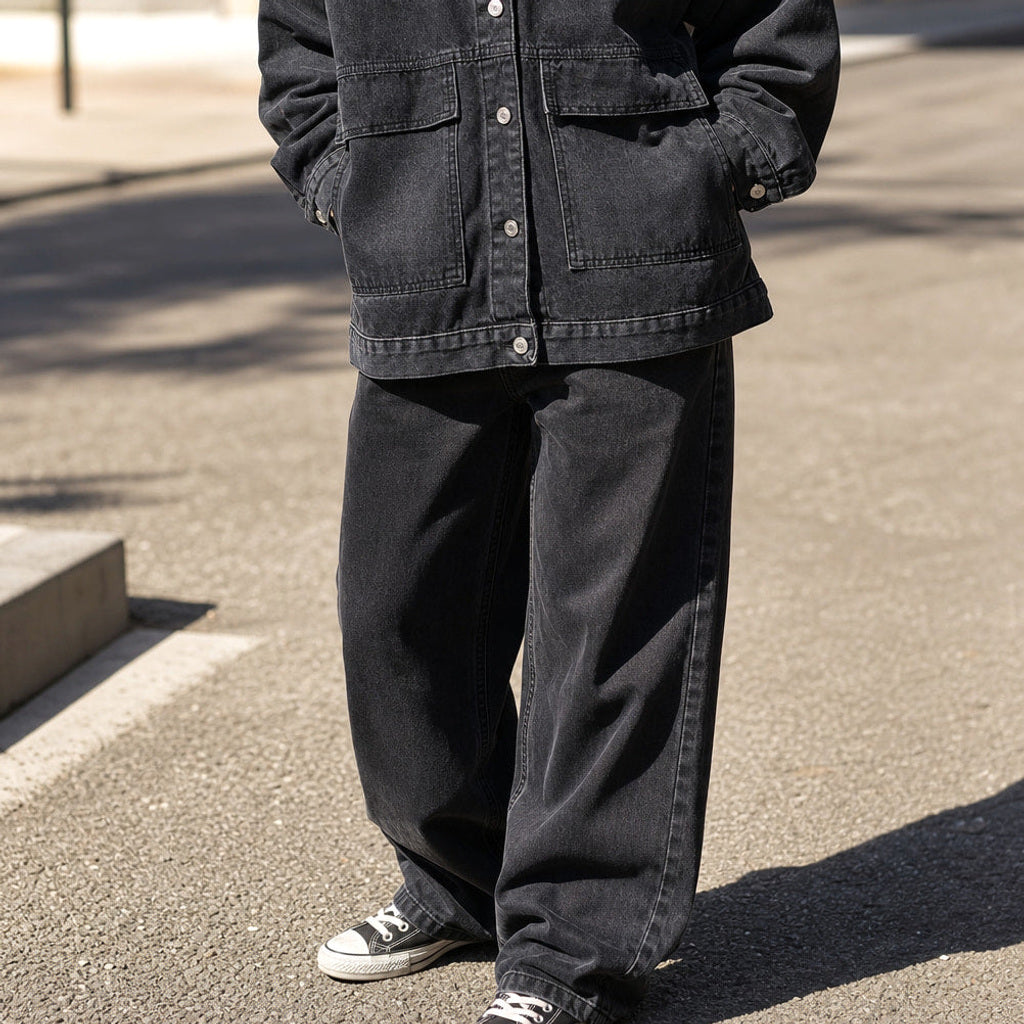 Veronika | Jeansjacke mit Revers-Kragen und Knopfleiste Schwarz – Gestyltes Editorial-Foto