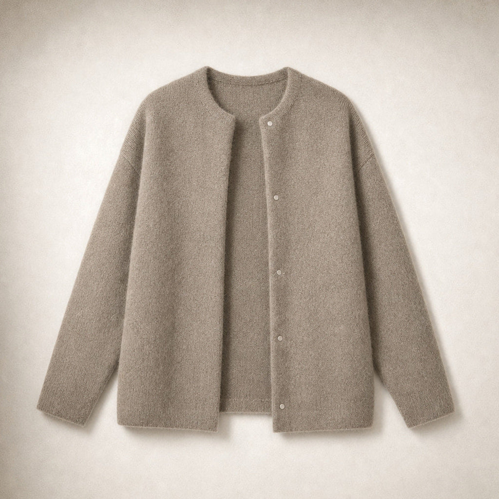 Vilhelmina | Strickjacke mit Knopfleiste in Oversize-Passform – Produktfoto