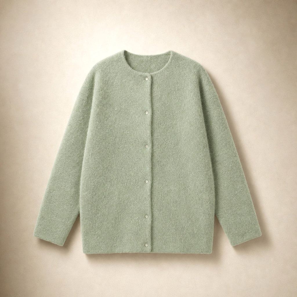 Vilhelmina | Strickjacke mit Knopfleiste in Oversize-Passform Hellgrün – Produktfoto