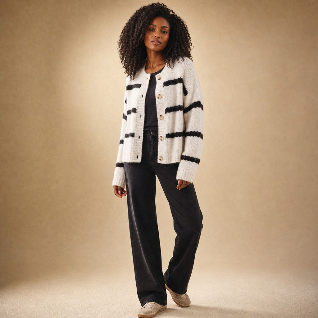Vincenzine | Strickjacke mit Streifen und Knopfleiste Weiß Weiß – Seitenansicht